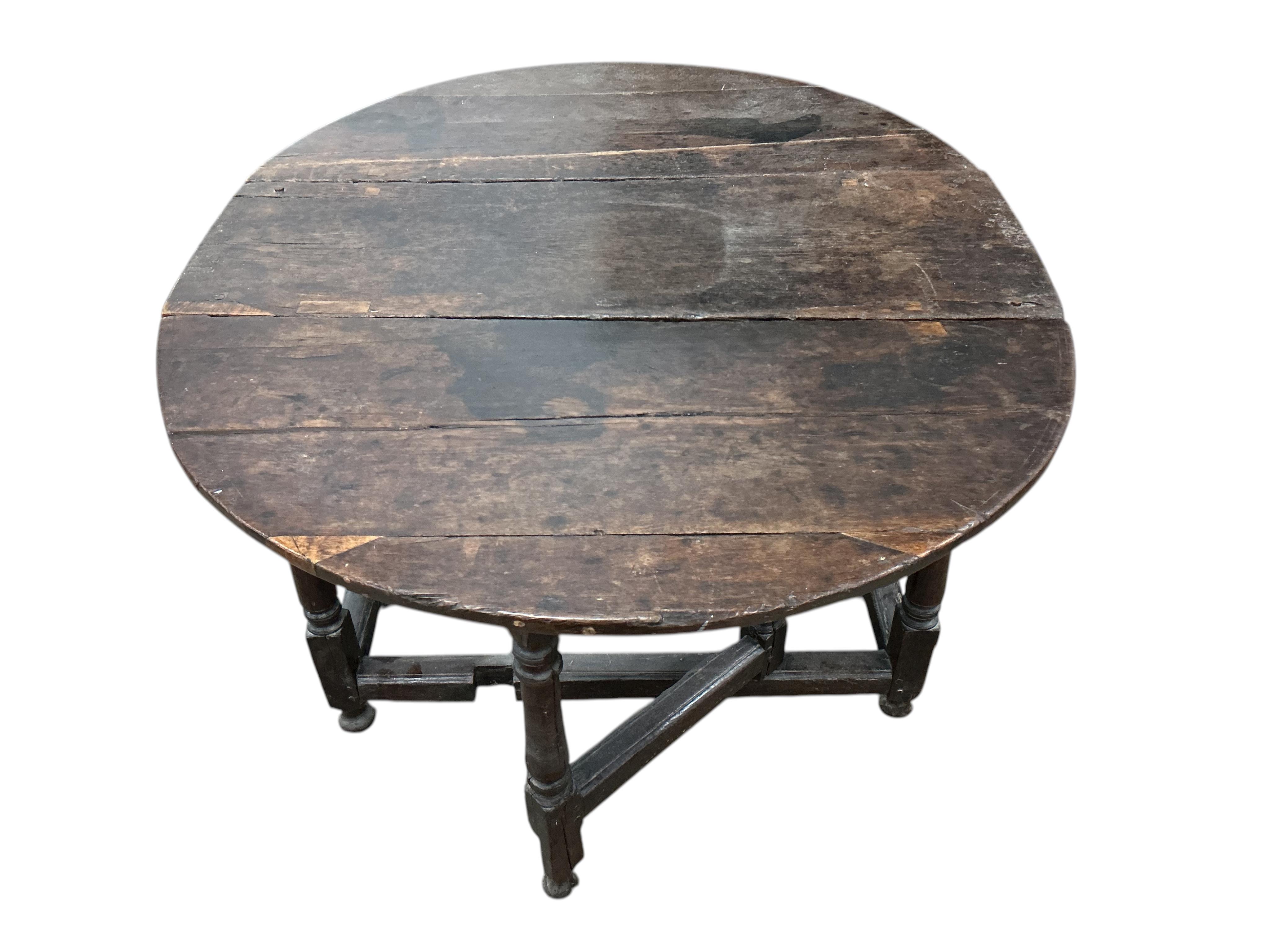 A late 17th / early 18th century oak gateleg table, width 100cm, depth 38cm, height 77cm